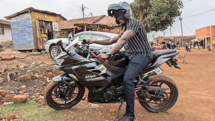 Kawasaki-Ninja-250R-in-uganda-Rea